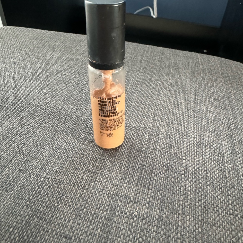MAC Concealer - Picture 2 of 3